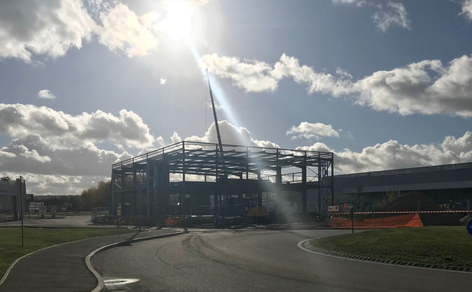 Vue du bâtiment en construction de CENTRE AUTO E.LECLERC