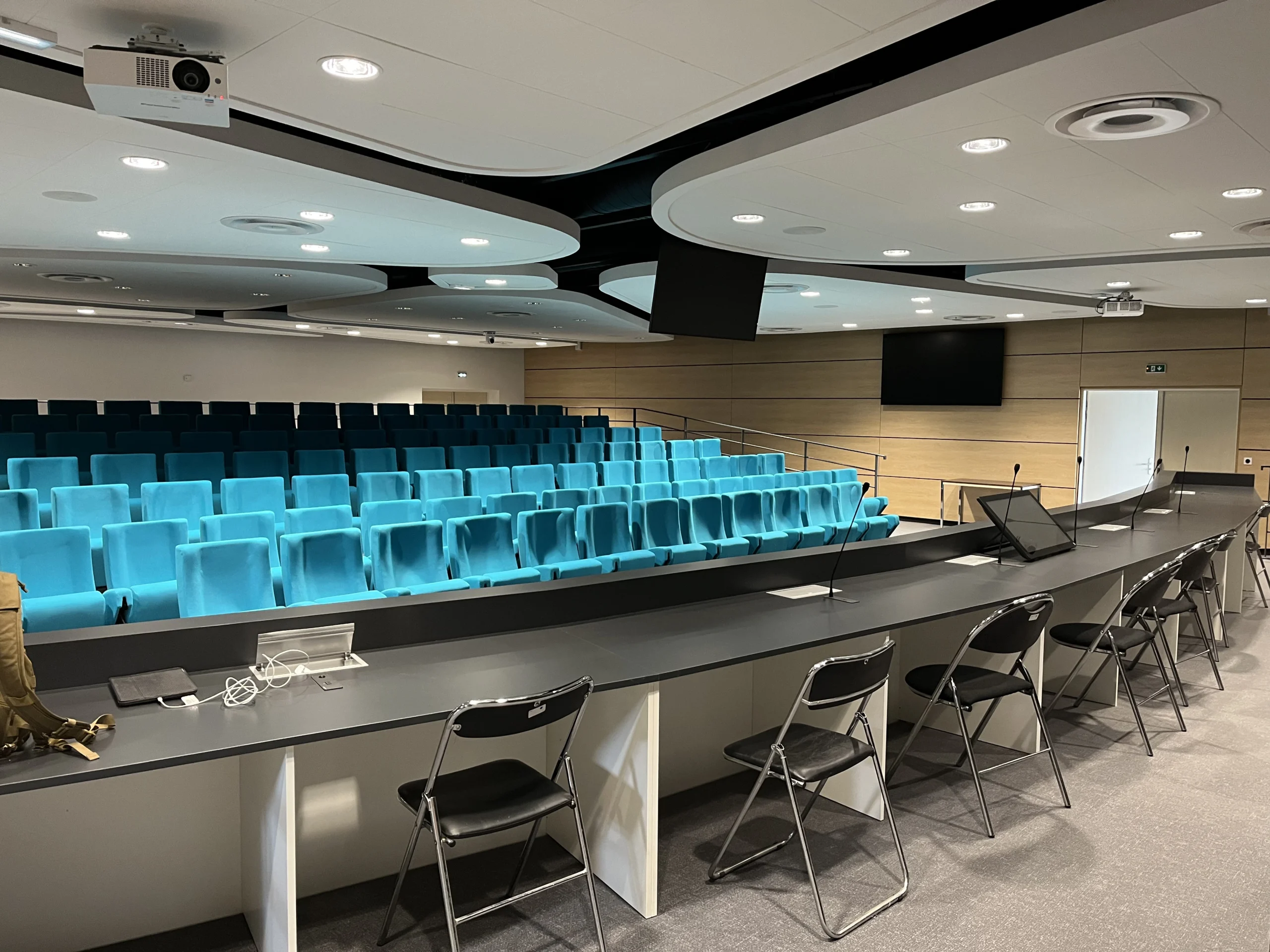 shema-espace-360-rehabilitation-bureaux-salle-de-conférence