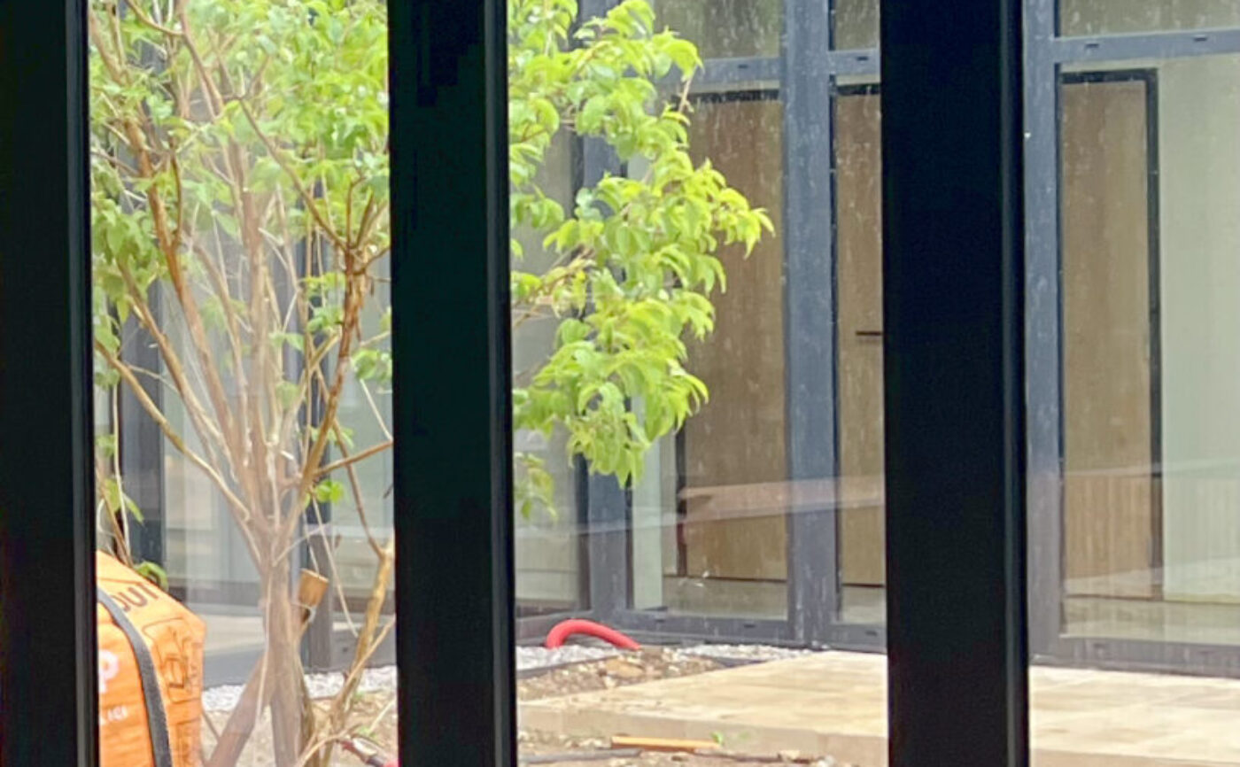 Chantier Rougier vue intérieure bureaux patio Mondeville